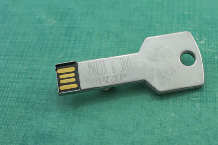 pendrive-grabado-regalos-originales