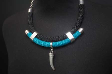 bisuteria-zamak-collar-etnico-con-cuerno