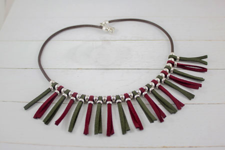 collar-antelina-con-bolas-de-zamak