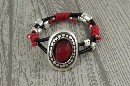 pulsera-cuero-y-camafeo-la-fermina
