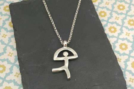 colgante-indalo-de-zamak-la-fermina-abalorios-plata-bisuteria-amuletos