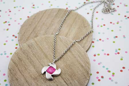 collar-elice-rosa-cancer-de-mama-la-fermina-abalorios-zamak-plata-bisuteria