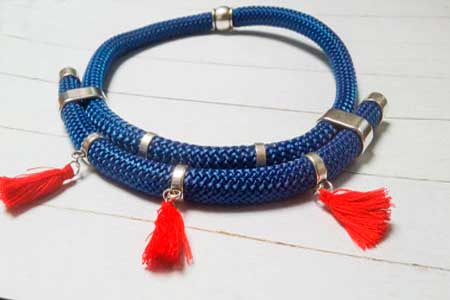 collar-navy-cordon-paracord-con-pompones
