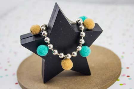 pulsera-bolas-pompones-redondos-la-fermina-abalorios-zamak-plata-bisuteria-
