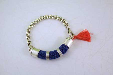 pulsera-navy-pompones-la-fermina-abalorios-zamak-plata-bisuteria