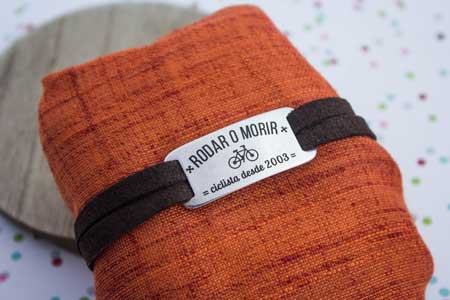 pulsera-ciclista-la-fermina-abalorios-plata-zamak-bisuteria-grabados-personalizados