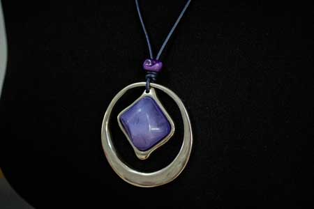 collar-aro-rombo-morado-ultravioleta-la-fermina-abalorios-zamak-plata-bisuteria-complementos-accesorios-grabados-personalizados-panto