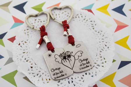 contigo-al-fin-del-mundo-llavero-dúo-parejas-san-valentin-la-fermina-abalorios-zamak-plata-bisuteria-corazon