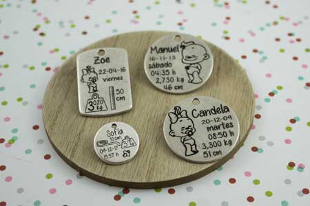 natalicio-chapa-grabado-laser-la-fermina-abalorios-zamak-plata-joya-personalizada-