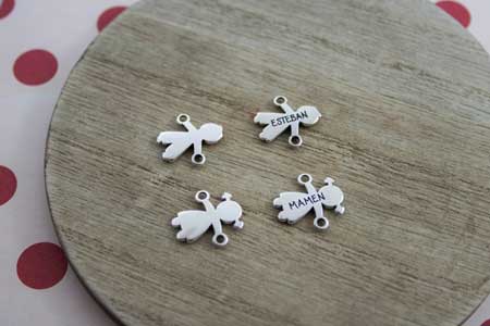 niños-de-zaamk-la-fermina-abalorios-zamak-plata-bisuteria-grabados-personalizados