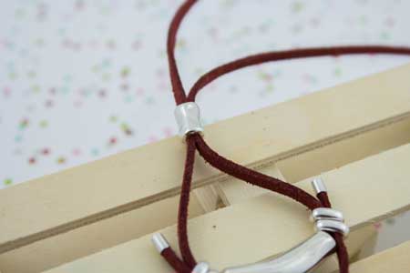 collar-etnico-antelina-charm-gota-doble-luna-la-fermina-abalorios-zamak-plata-bisuteria-tubo-corto