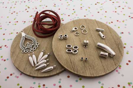 materiales-collar-etnico-antelina-charm-gota-doble-luna-la-fermina-abalorios-zamak-plata-bisuteria-3