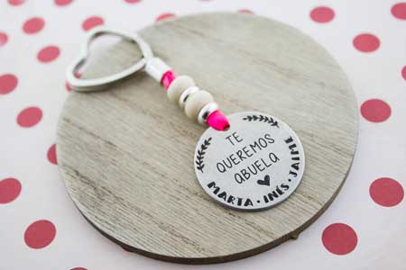 llavero-abuela-la-fermina-abalorios-zamak-plata-bisuteria-joyas-personalizadas