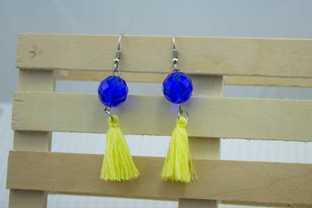 pendientes-bola-pompon-la-fermina-abalorios-plata-zamak-bisuteria-azul-amarillo