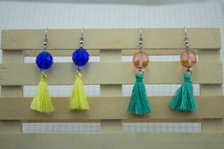 pendientes-bola-pompones-la-fermina-abalorios-plata-zamak-bisuteria