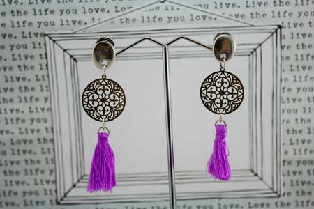 pendientes-filigrana-pompon-ultravioleta-pantone-2018-la-fermina-abalorios-zamak-plata-bisuteria-grabados-personalizados