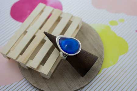 Anillo-zamak-ajustable-gota-con-resina-azul-la-fermina-abalorios-plata-bisuteria