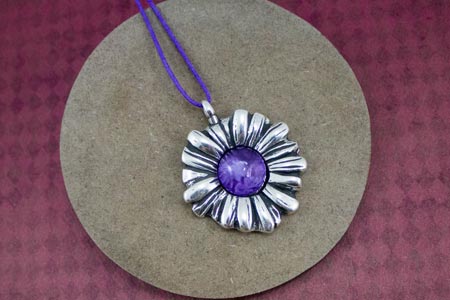 colgante-zamak-flot-con-cabujon-la-fermina-abalorios-zamak-plata-bisuteria