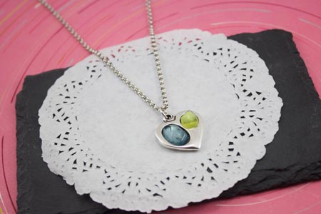 collar-cadena-brillo-alta-calidad-y-colgante-corazón-con-cabujones-la-fermina-plata-zamak-abalorios-bisuteria