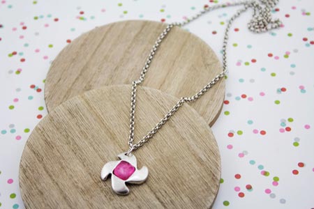 collar-elice-rosa-cancer-de-mama-la-fermina-abalorios-zamak-plata-bisuteria