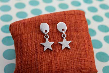 pendientes-de-verano-estrella-la-fermina-abalorios-zamak-plata-bisuteria