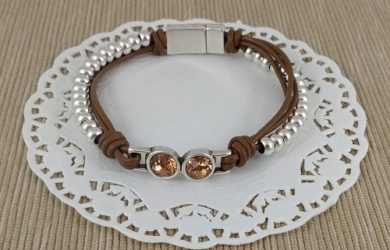 Vídeo Tutorial: Pulsera Cuero con Entrepieza Zamak y Swarovskis