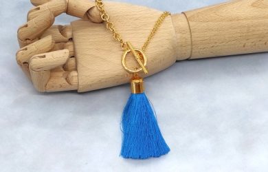 Vídeo Tutorial: Collar Dorado con Pompón